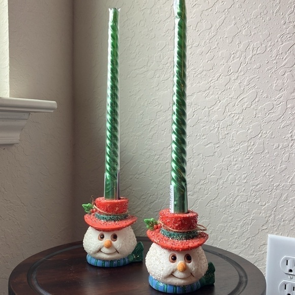 Unbranded: Snowmen tapered candle holders- lot of 2- includes 2 green candles - Picture 9 of 14